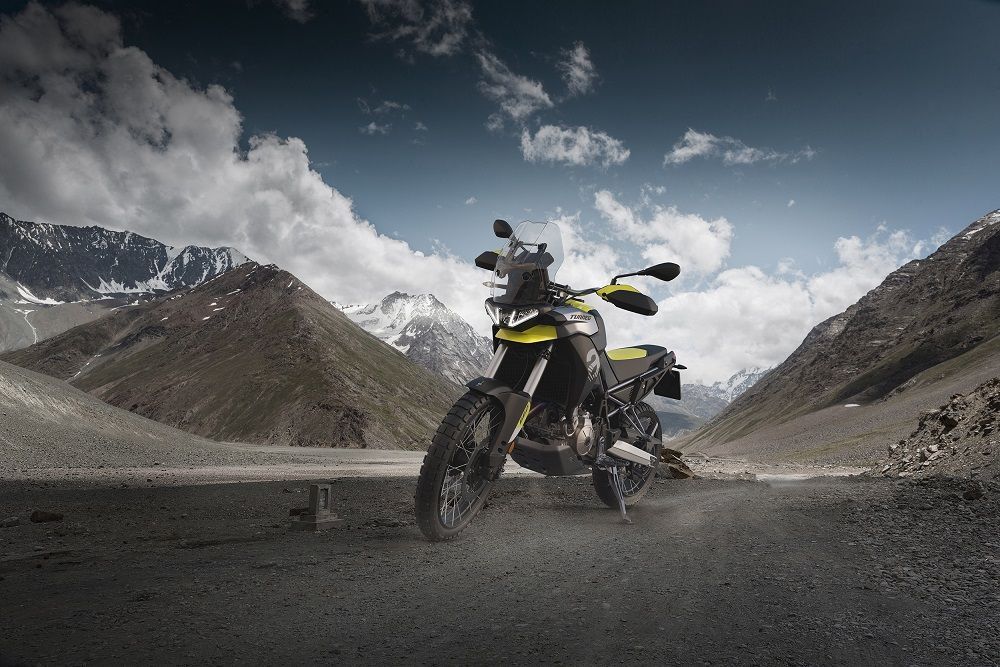 01 Aprilia Tuareg 660 Acid Gold
