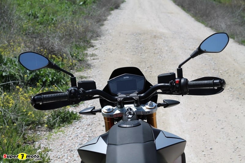 ApriliaDorsoDuro900 16