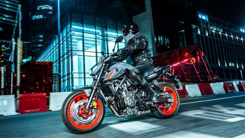 2021 Yamaha MT07 EU Storm Fluo Action 003 03