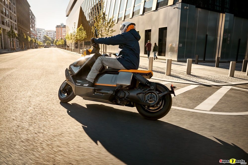 P90428723 highRes the new bmw ce 04 th