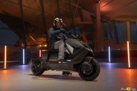 P90428636_highRes_bmw-ce-04-at-night-0