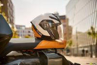 P90428725_highRes_the-new-bmw-ce-04-th