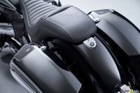 P90430851_highRes_the-new-bmw-r-18-b-f