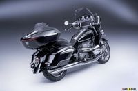 P90431058_highRes_the-new-bmw-r-18-tra