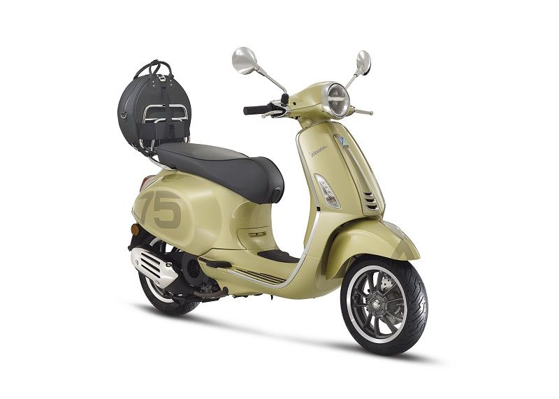 01 Vespa Primavera 75th