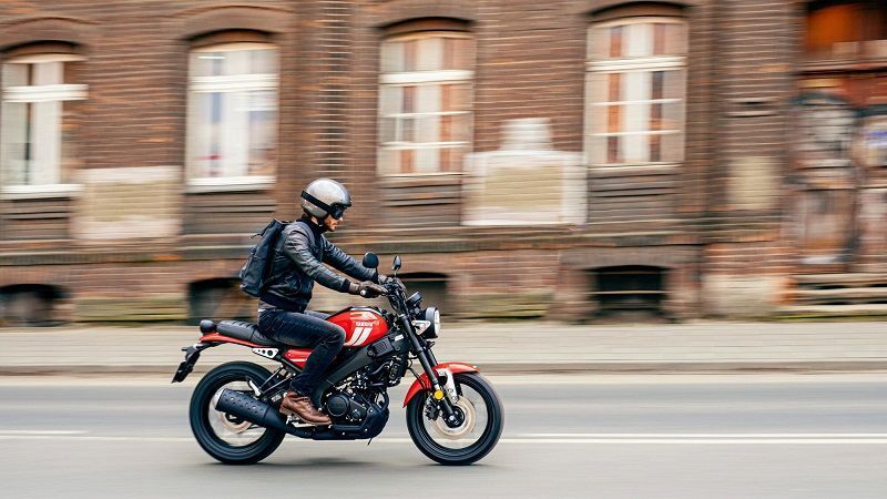 2021 Yamaha XS125 EU Redline Action 006 03
