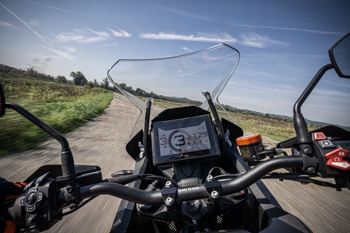 484304 MY23 KTM 1290 SUPER ADVENTURE S Action CAT A Travel MY23 MY23