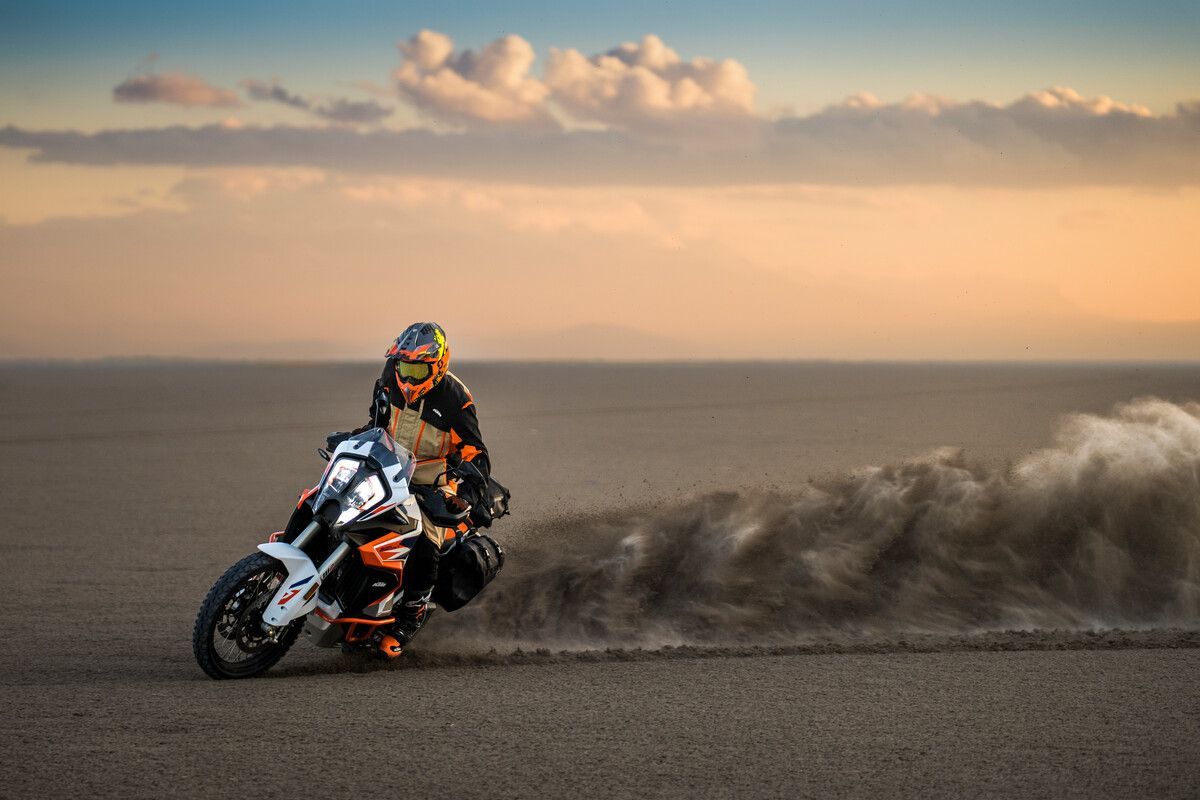 489001 MY23 KTM 1290 SUPER ADVENTURE R Action CAT B MY23
