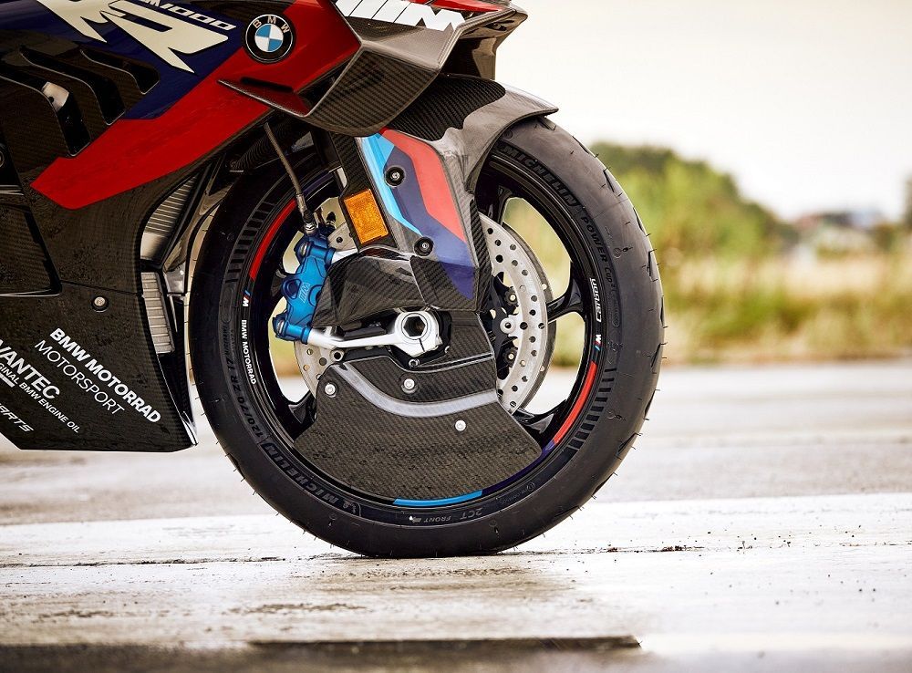 P90481276 highRes the new bmw m 1000 r