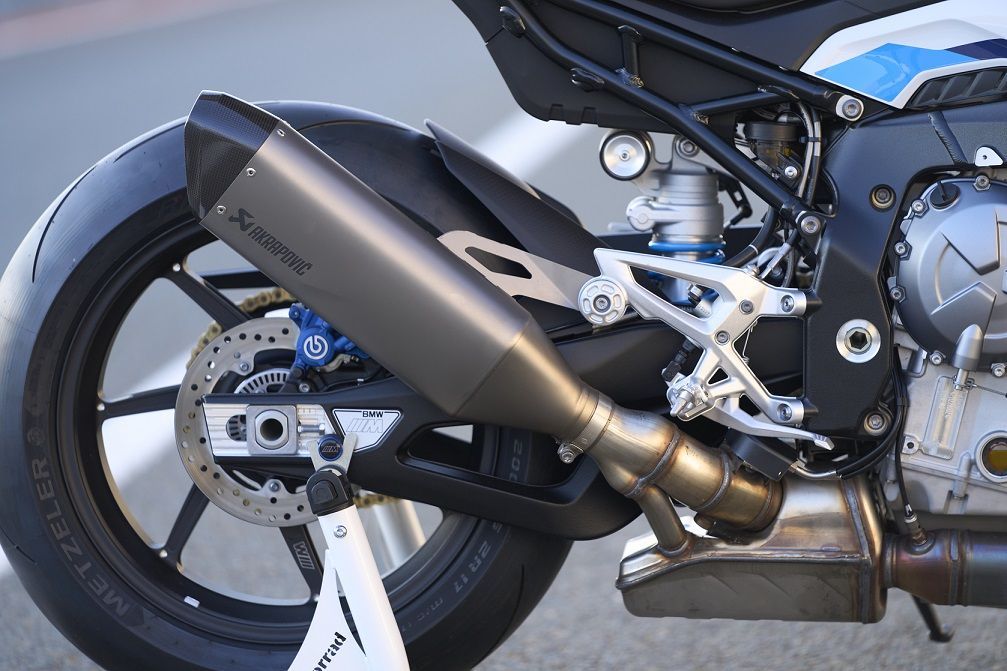 P90481315 highRes bmw m 1000 r 10 2022