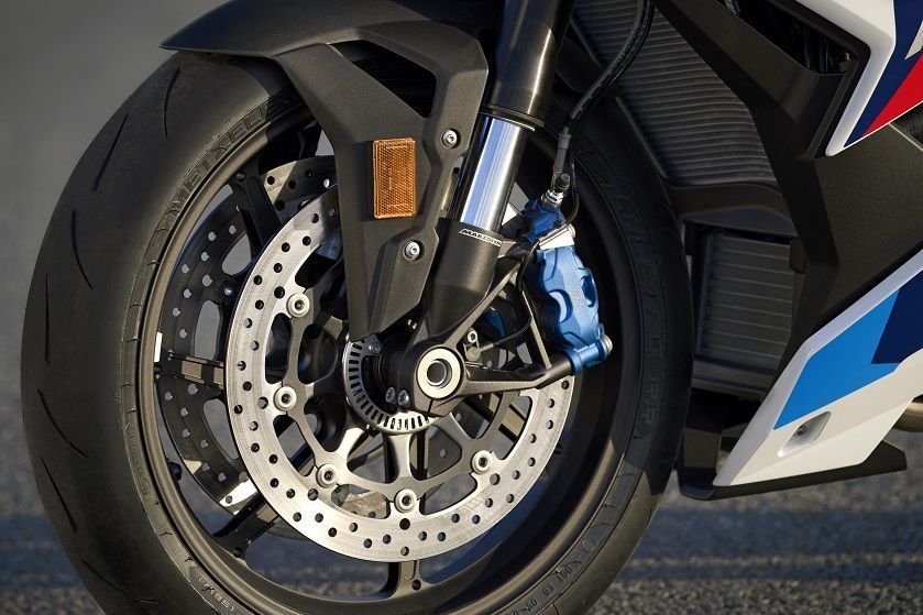 P90481318 highRes bmw m 1000 r 10 2022