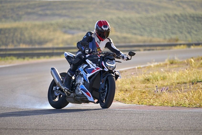 P90481394 highRes bmw m 1000 r 10 2022