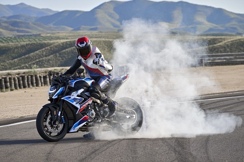P90481395 highRes bmw m 1000 r 10 2022