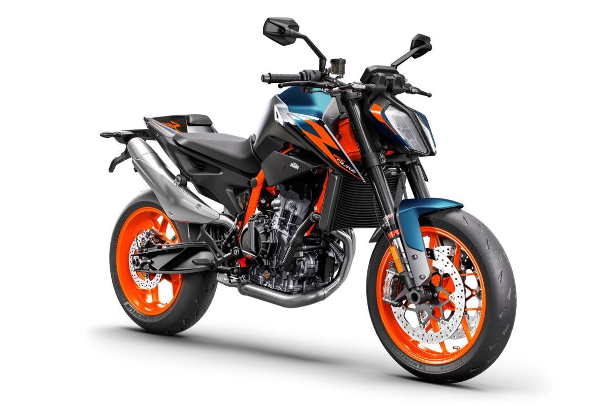 410631 MY22 KTM 890 DUKE R 45 right front 