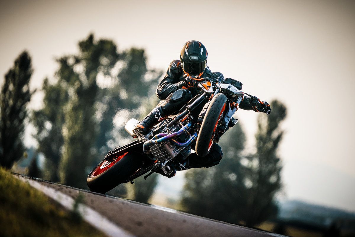 410967 MY22 KTM 890 DUKE R Cat B