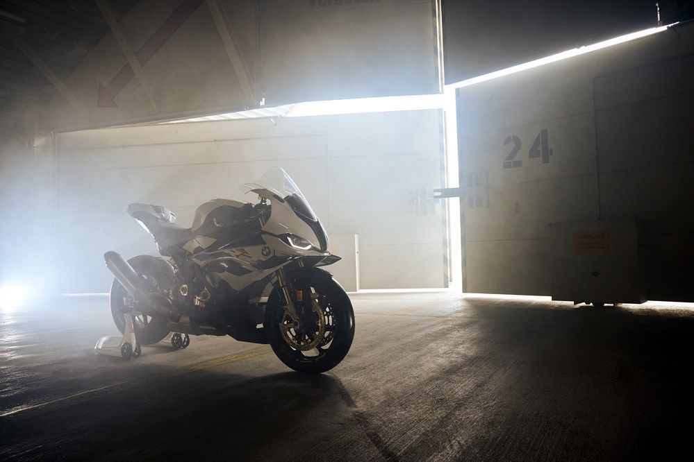 P90480030 highRes the new bmw s 1000 r