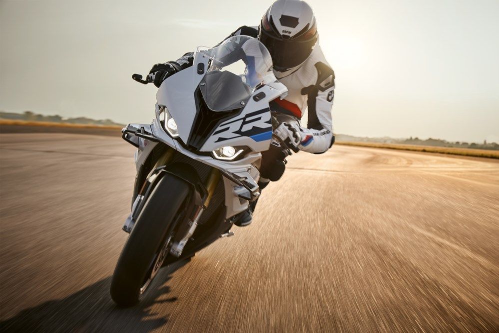 P90480035 highRes the new bmw s 1000 r