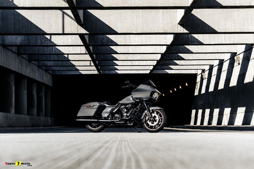 210249 my22 fltrxst road glide st beauty tr 0006.tif copia