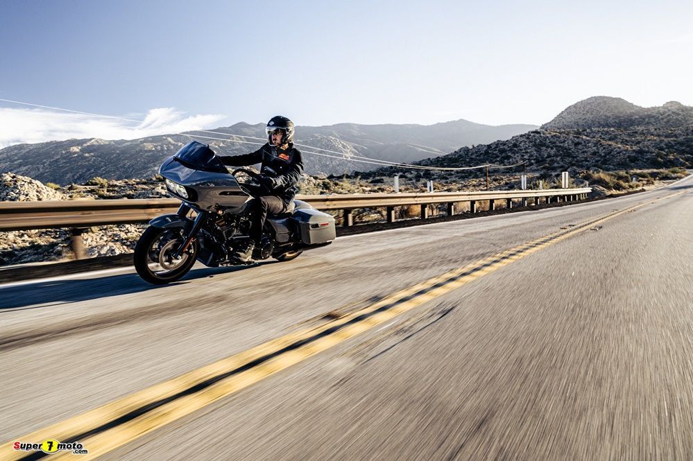 210249 my22 fltrxst road glide st riding tr 0127.tif