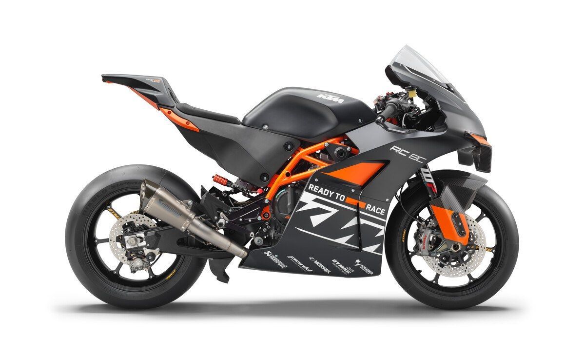 477452 RC 8C 90de right MY2023 MY23