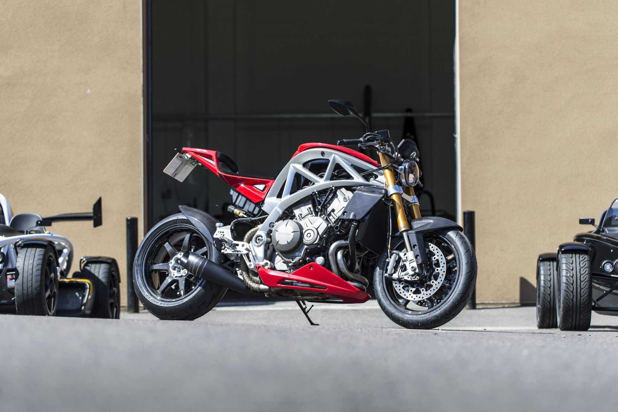 Sport and cars 2048x1365