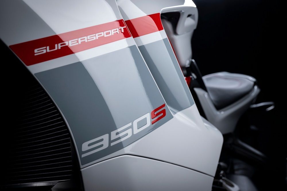 MY 2024 SuperSport Stripe Livery 05 UC515283 High