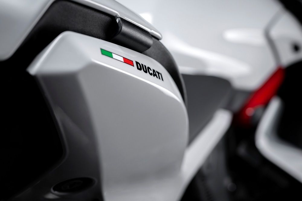 MY 2024 SuperSport Stripe Livery 06 UC515281 High
