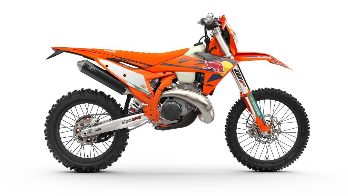 624649 MY25 KTM 250 EXC CHAMPION EDITION 90 right CHAMPION EDITION STUDIO