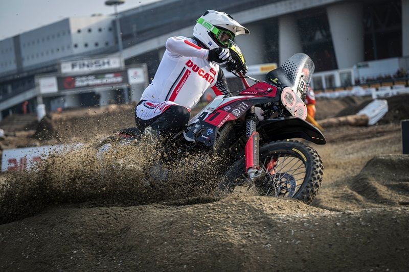 DUCATI EICMA 2024 06 UC721422 High