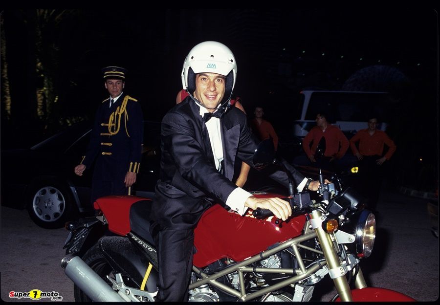 AyrtonSenna Ducati 8 UC638512 High