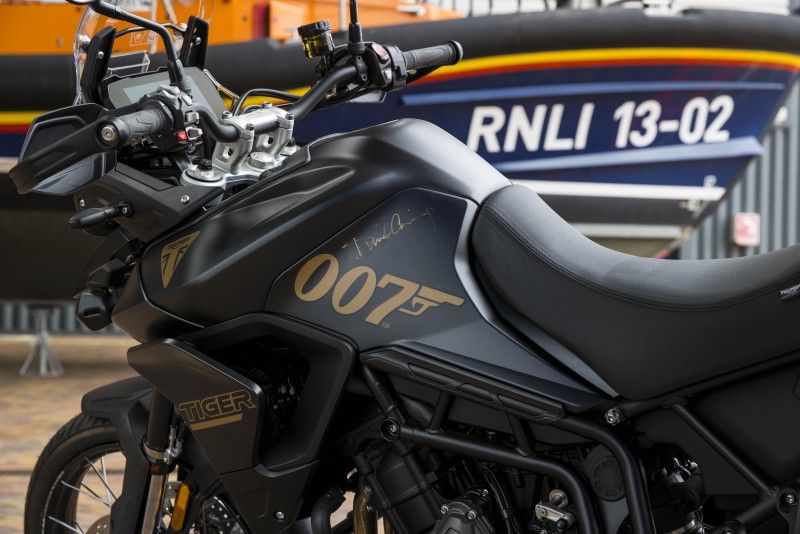 TriumphXRNLI 007 MY24 CW4I9207 GE