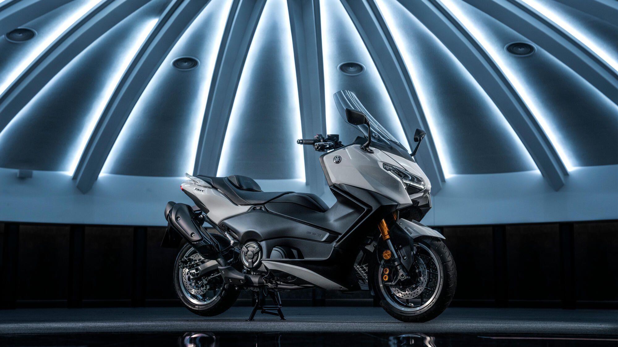 2025 Yamaha XP500ADX EU Ceramic Grey Static 001 03