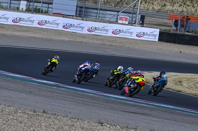 ESBK 2025 NAVARRA 1 MOTO4 2 2048x1367