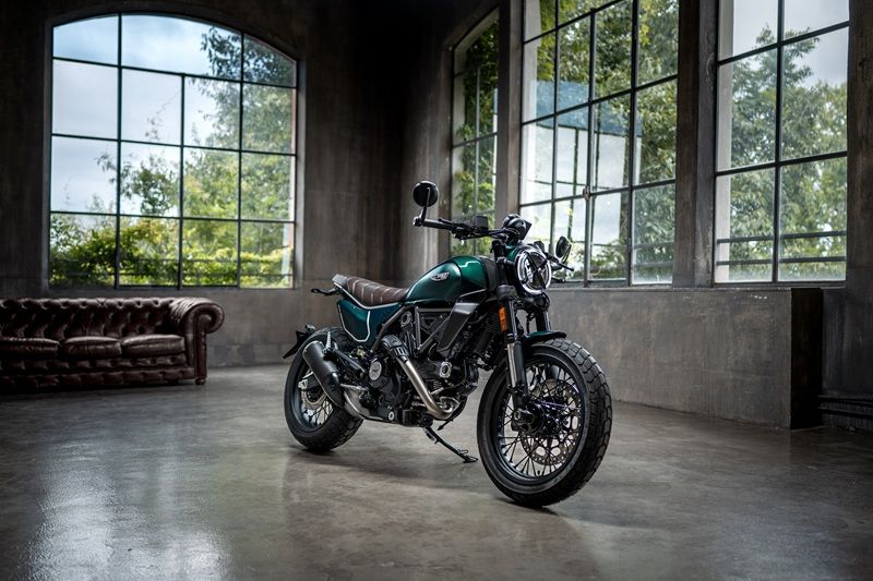 01 MY26 SCRAMBLER NIGHTSHIFT EMERALDGREEN 2 UC852220 High