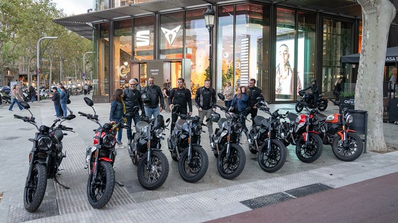 Ducati Scrambler 10th BCN 08 UC870471 High