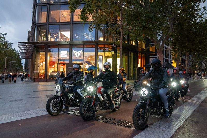 Ducati Scrambler 10th BCN 13 UC870472 High