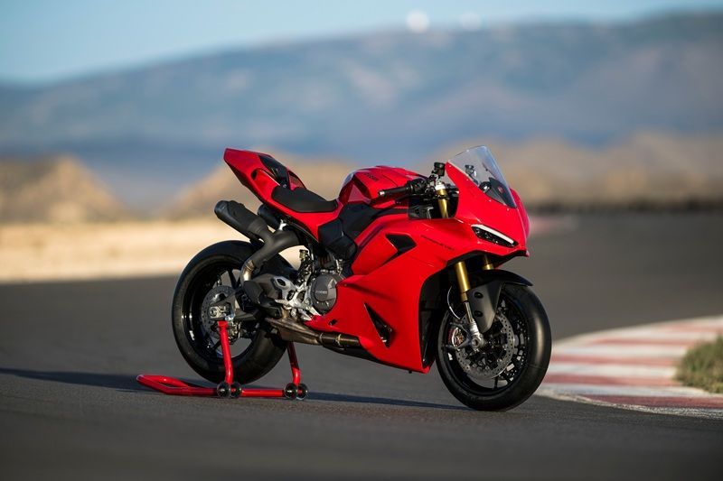 MY25 Ducati Panigale V2 S 064 UC721713 High