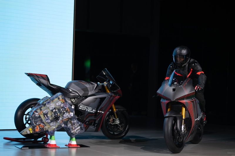 DUCATI V21L 01 UC843531 High