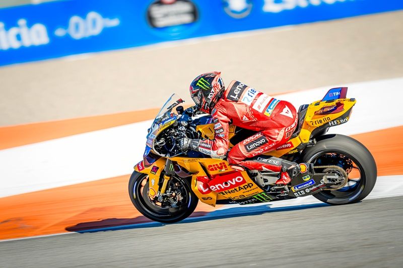  3222034012025 VALENCIAGP DSC9612 UC878854 High