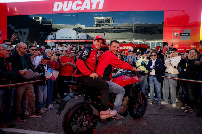 W93 DUCATI MM93 11 UC878859 High