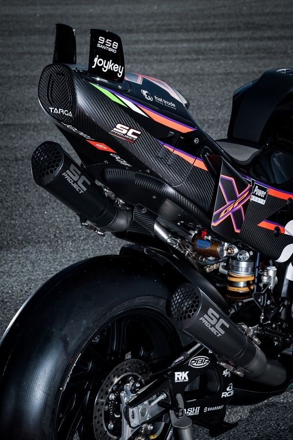 rsv4 x gp launch 02