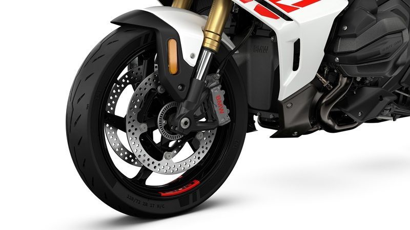 P90596258 lowRes the new bmw r 1300 r