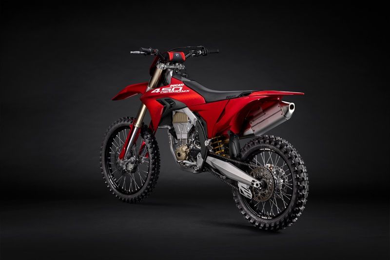 02 SOP MY26 DESMO450 MX STUDIO 18 UC804808 High
