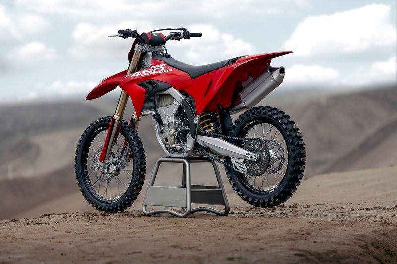 08 MY26 DESMO450 MX STATICS ON LOCATION 8 UC775636 High