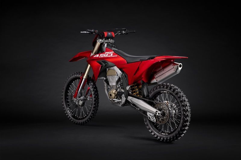 MY26 DESMO450 MX STUDIO 18 UC775570 High