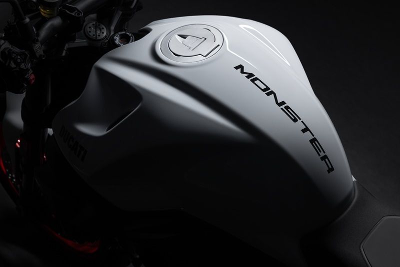06 MY26 MONSTER DETAILS 41 UC870484 High