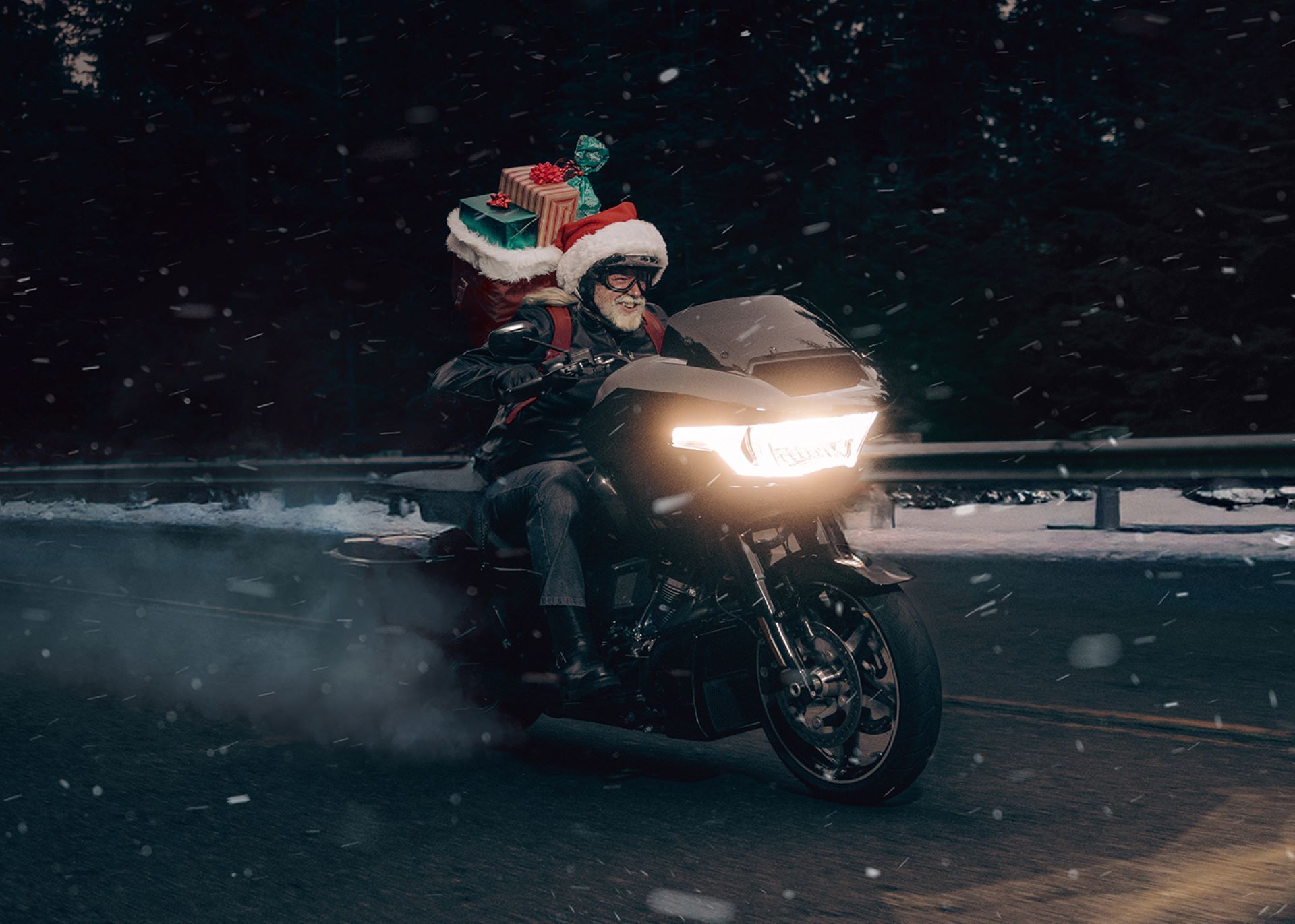 Holiday25 Hero Brand Lifestyle 3 1400x1000px 7x5