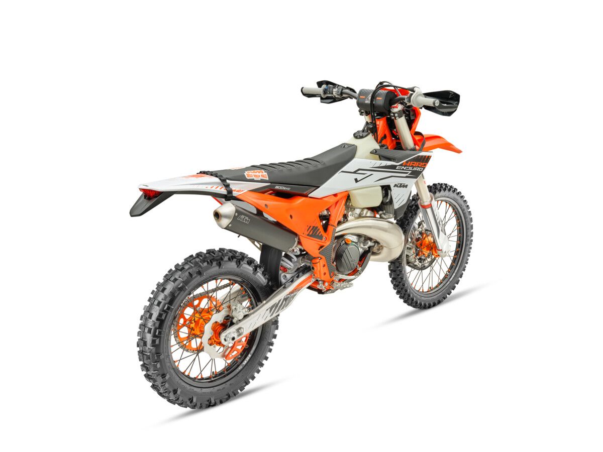 714249 MY26 KTM 300 EXC HARDENDURO 45 Rear Right KTM EXC HARDENDURO STUDIO