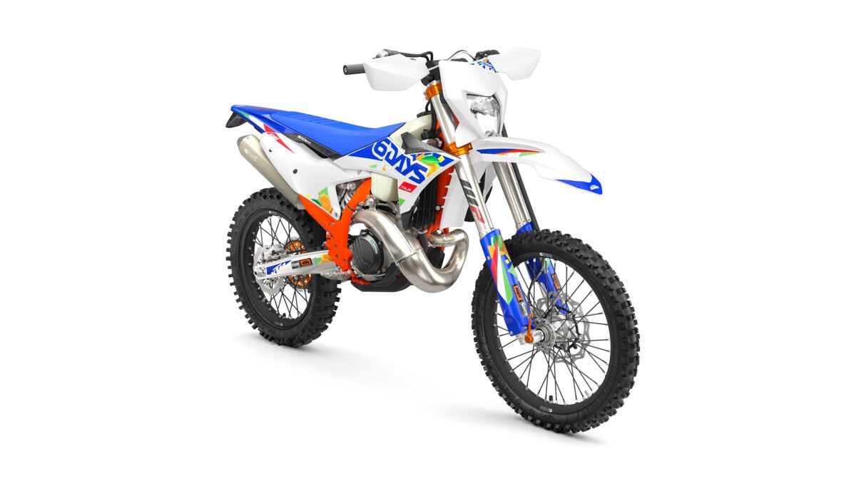 675032 MY26 KTM 300 EXC 6DAYS 45 right KTM EXC 6DAYS STUDIO
