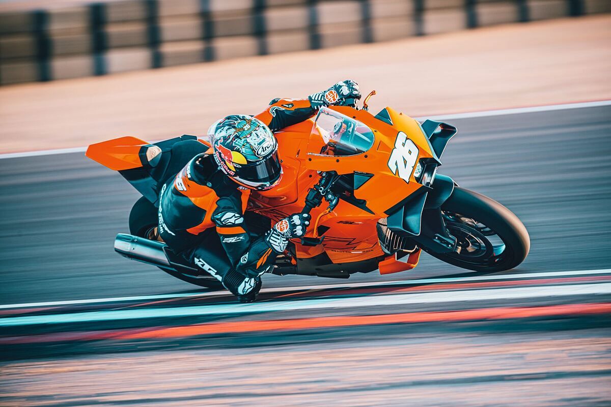 MY26 KTM 990 RC R ACTION 1